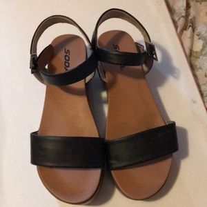 I’m selling sandals